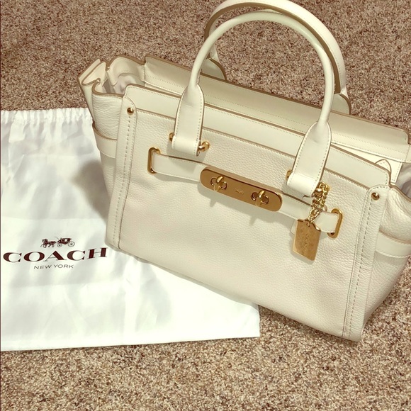 NWT Coach Swagger. Beautiful!. 🥰 - Picture 3 of 8